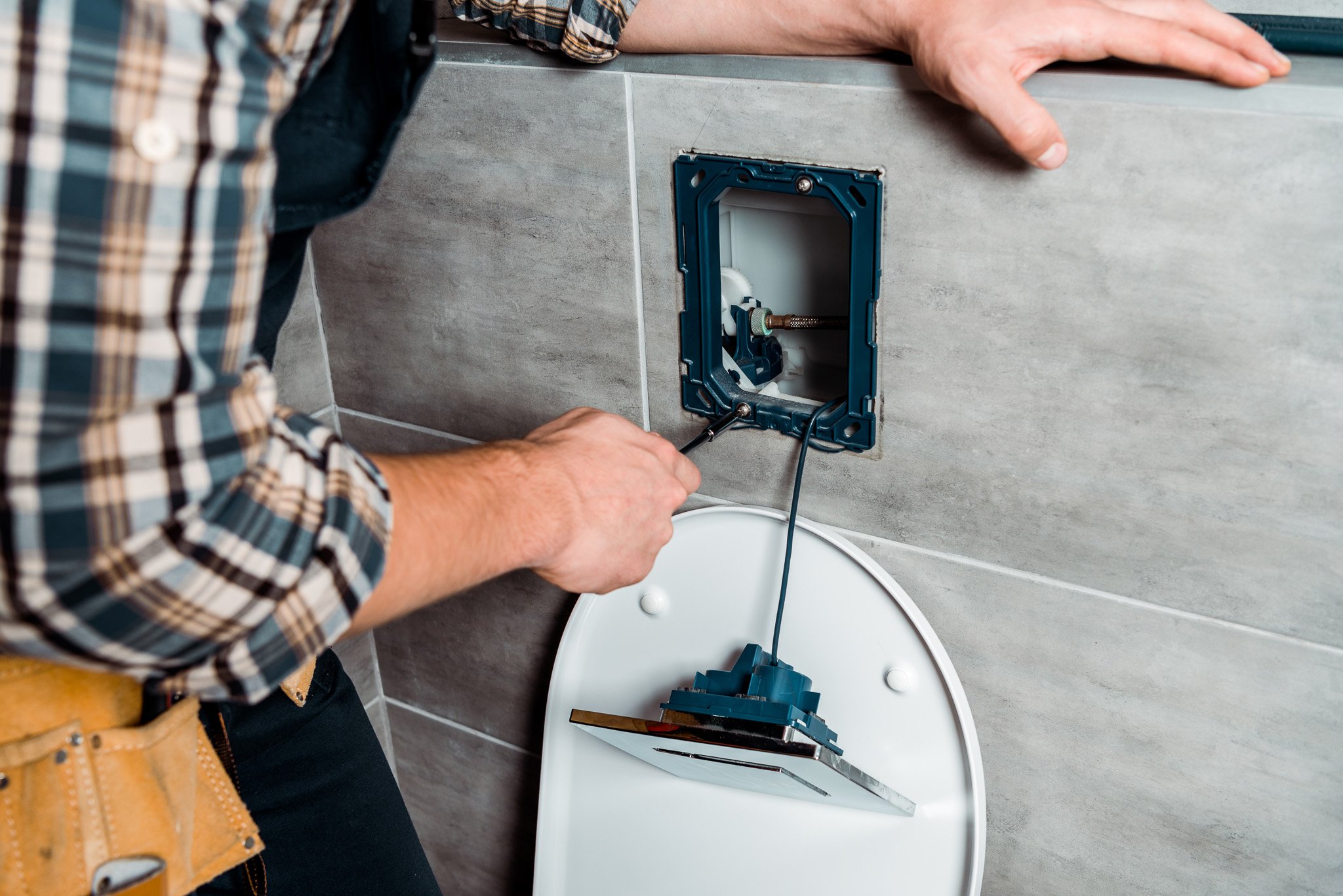 cropped-view-of-installer-holding-screwdriver-near-2023-11-27-05-20-54-utc-1